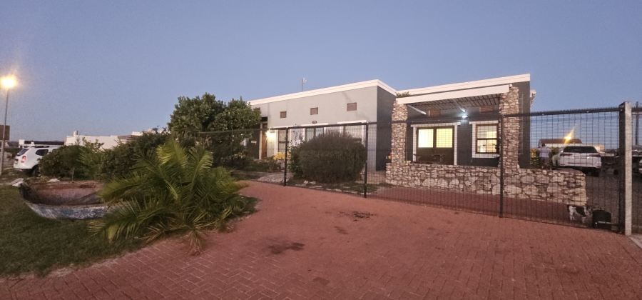 6 Bedroom Property for Sale in Middedorp Western Cape